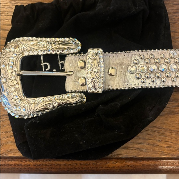 b.b. Simon
Rare b.b. Simon Elegant Silver Studded Belt - Picture 5 of 11